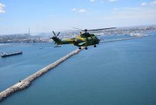 Helikopterrel keresik a román partok közelében elsüllyedt hajó három tengerészét