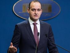 Juttatásának felétől fosztanák meg a verekedő liberális képviselőt