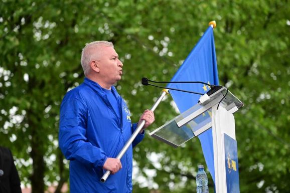 Verekedés a parlamentben: az államfő szerint minősíthetetlen, ami történt 