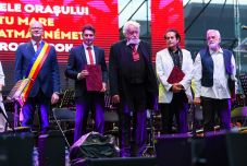 Négy új díszpolgára van Szatmárnémetinek