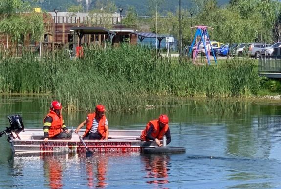Kiskacsákat mentettek a tűzoltók