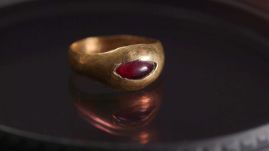 Különleges lelet: gránátkővel díszített 2300 éves aranygyűrűt találtak Jeruzsálemben