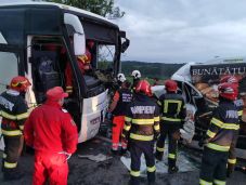 Brassó megye: furgon és autóbusz ütközött, egy férfi szörnyethalt 