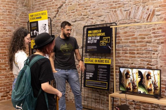 Kolozsvár után Bukarestbe is elviszik az álhírkiállítást