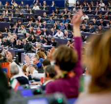 Házkutatás az Európai Parlamentben orosz propaganda terjesztésének gyanúja miatt