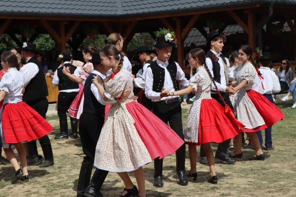 Falumúzeumot, multifunkcionális központot avattak Krasznán