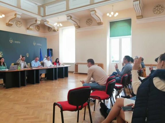 Csíkszereda: megújul a Vigadó, újjáépítik a strandot és művészeti központtá alakítanak egy kazánházat