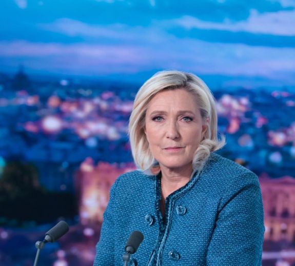 Marine Le Pen: jogállamiságot sértő, politikai döntés a választhatóságtól való eltiltás