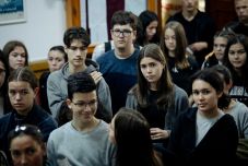 Lurkó Teens – „Empátiagyakorlatra” hívja a kamaszokat a Csíki Játékszín