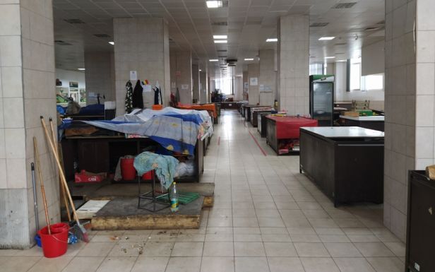 Kolozsvár: Piedone ellenőrei bezárták a Széchenyi téri piacot