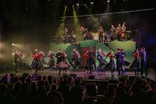 Saját dalok népzenei köntösben: különleges koncertet ad Csíksomlyón a Bagossy Brothers Company