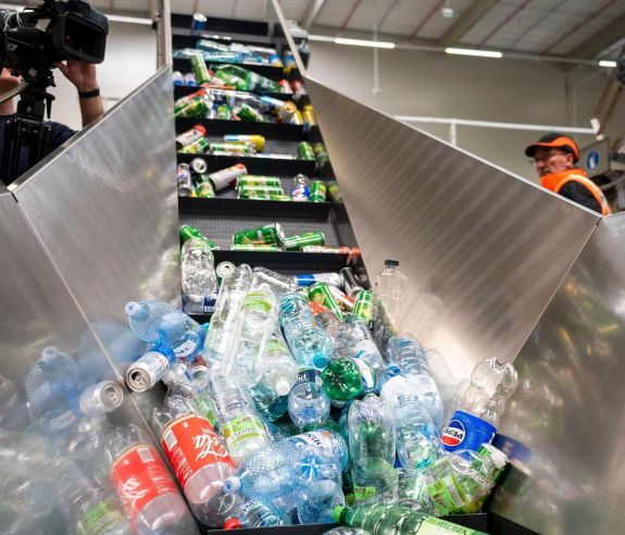 Közel 349 millió italcsomagolást váltottak vissza márciusban