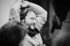 „Az unalomnál nincs rosszabb. Sem az életben, sem a színházban” – Interjú Albu István rendezővel