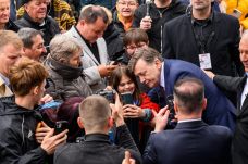 Kampánystart: három politikai tábor csap össze 