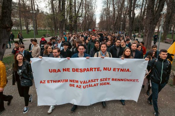 Magyar fiatalok elleni támadás: a hatóságok nem veszik komolyan az ügyet