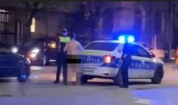 Kolozs megye: anyaszült meztelenre vetkőzött a rendőrök előtt