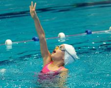 Bravúros aranyaival színesíti a hazai szinkronúszást a nyolcéves Ambrus Luca