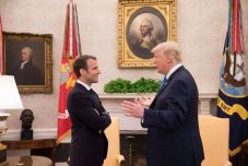 Macron, Trump és a bukaresti lökdösődés