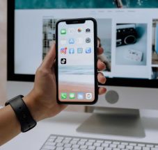 A POT nyílt levélben fordul a TikTokhoz és a Facebookhoz: „együttműködnek-e a román titkosszolgálatokkal”?