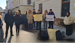 Fellázadtak a diákok a tanáruk ellen: állítólag szélsőséges ideológiákat népszerűsít tanítás helyett