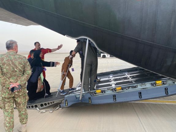 Humanitárius küldetés: 18 pácienst hoztak Romániába a Gázai övezetből