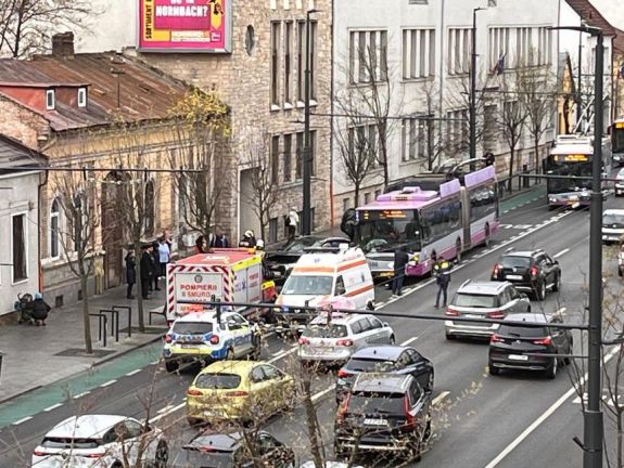 Trolibusz és gépkocsi ütközött Kolozsváron
