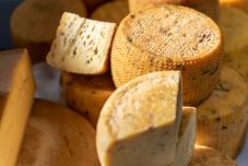 Székely sajtot az asztalra! – Kétnapos sajtmustrára várják a csíkszeredaiakat