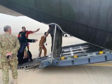 Humanitárius küldetés: 18 pácienst hoztak Romániába a Gázai övezetből