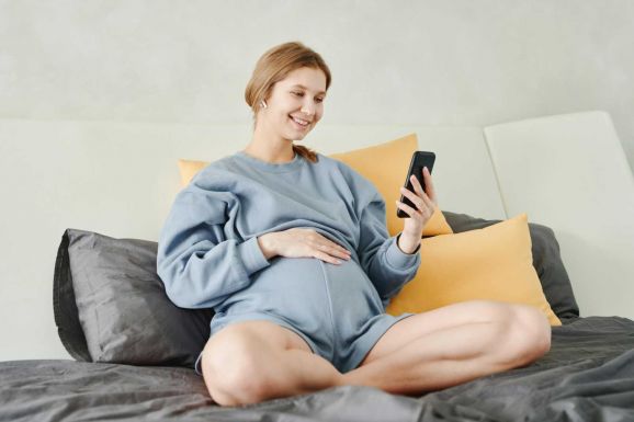 Telefonos alkalmazással segítik a kismamákat és a kisgyermekes anyukákat