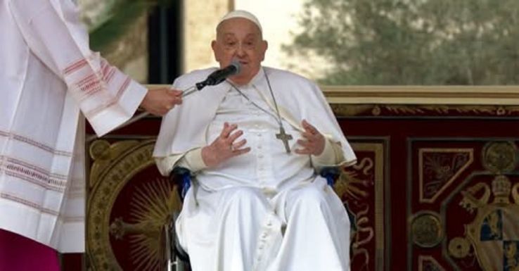 Ferenc pápa rövid időre megjelent a Szent Péter téren a virágvasárnapi mise végén (VIDEÓ)