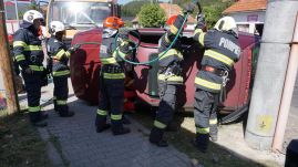 Lángra kapott egy tömbház teteje Hargita megyében – két felnőttet és egy gyereket menekítettek ki a tűzoltók