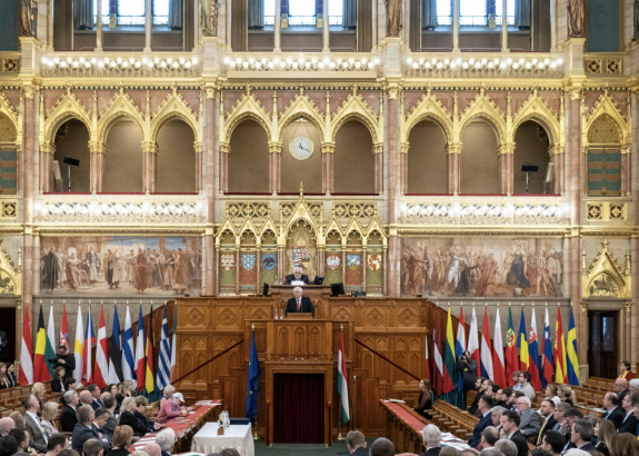 Az ember férfi vagy nő - Magyarországon elfogadták az Alaptörvény módosítását