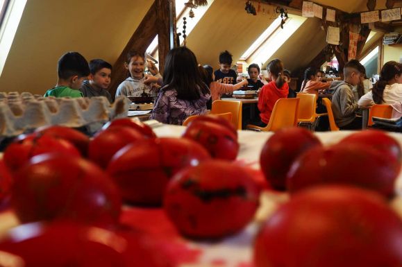 Tojásíró maratonnal hangolódnak a húsvétra Sepsiszentgyörgyön