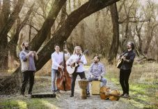 A vers nem eszköz, hanem forrás – Beszélgetés a Misztrál együttessel