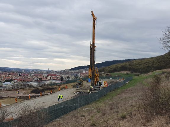 Kolozsvári metró: komótosan dolgozgatnak, úgy, mintha nem lenne minimum másfél éves késésben a beruházás
