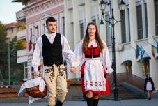 Húsvéti ételszentelés Sepsiszentgyörgy főterén