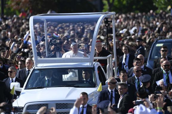 „Ferenc pápát mély kapcsolat kötötte a magyarsághoz” – Nemzeti gyásznap lesz Magyarországon temetésének napja