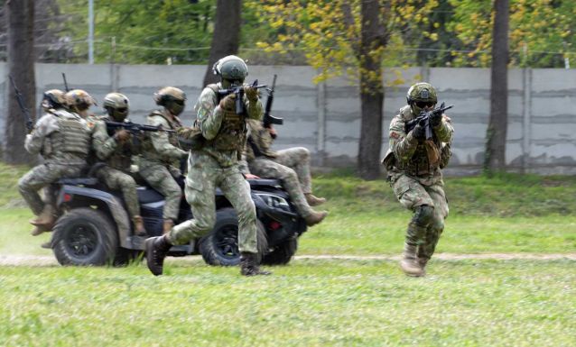 Bolojan: szükség van a hadsereg korszerűsítésére is