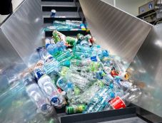 Kiskereskedők: az 5 literes palackokat miért bízták a véletlenre?