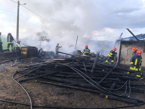 Leégett egy gazdasági épület Gyergyócsomafalván