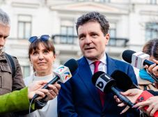 Nicușor Dan eltitkolt hárommillió lej adományt