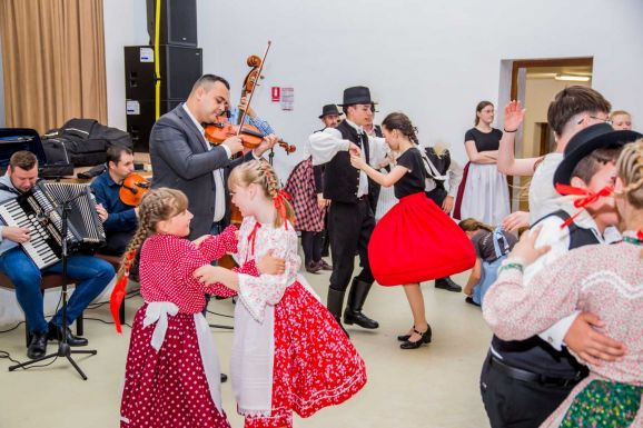 Szilágynagyfalu: néptánctalálkozóval gazdagodott a Báró Bánffy György nap
