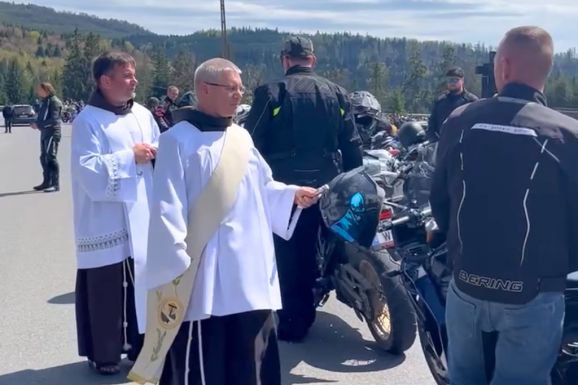 Folytatódik a hagyomány: áldással kezdik a szezont a motorosok (VIDEÓ)