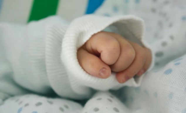 FRISSÍTVE – Eltűnt egy újszülött a szülészetről, nagy erőkkel keresik