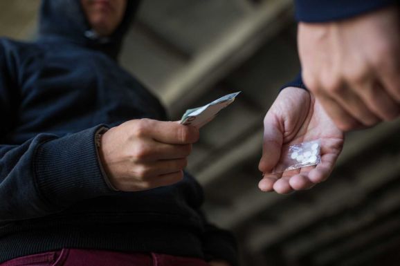 Oktatási miniszter: a drogprevenció az iskolák környékén nem csak az oktatók felelőssége