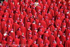 Május 7-én zárják a bíborosokra a Sixtus-kápolna ajtaját – közzétették a konklávé pontos menetrendjét