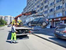 Heves vitába torkollott egy elhagyott autó elszállítása Sepsiszentgyörgyön