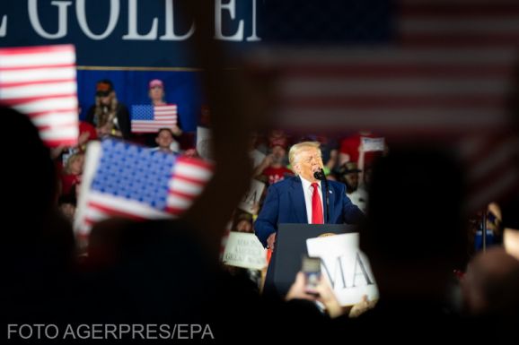 Átmeneti vámkönnyítést jelentett be Trump a mandátuma első száz napját értékelő beszédében