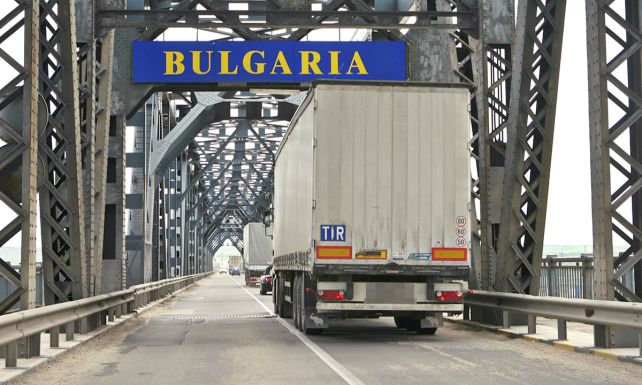 Utazási figyelmeztetés: nő a várakozási idő bolgár határon, a Giurgiu és Rusze közötti Duna-hídon