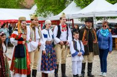 Tárt karokkal várja a turistákat Torockó 